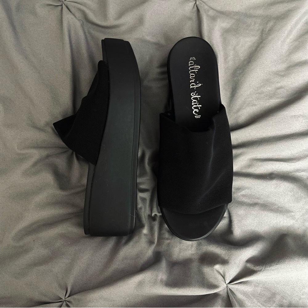 PLATFORM SANDALS- y2k inspired